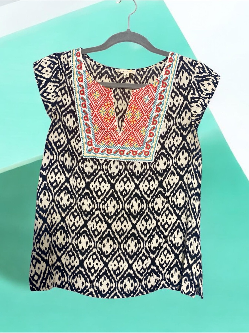 THML Black & Cream Ikat Cap Sleeve Colorful Embroidered Yoke Top Sz S